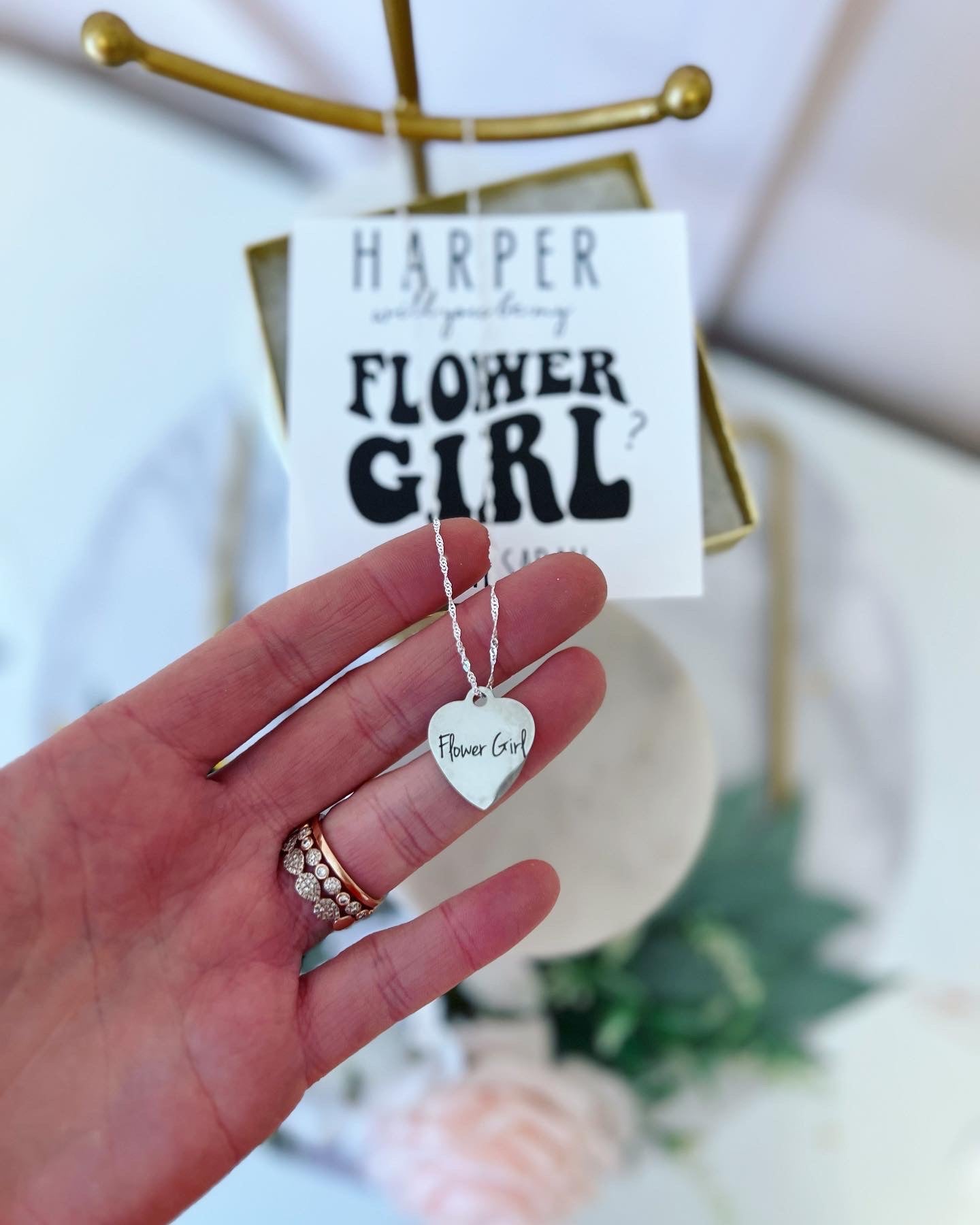 Retro Engraved Heart Flower Girl Necklace