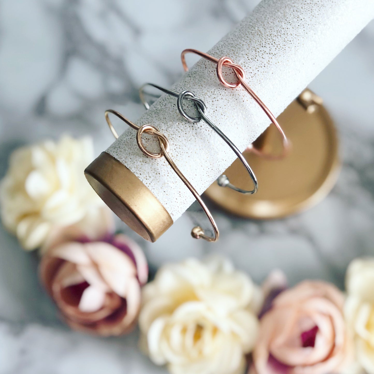 I'm Such a Lucky Bride! Knot Bangle & Floral Wreath Card