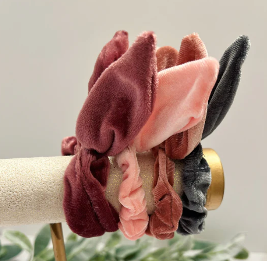 Retro Bridesmaid Straw Gift Bag! Necklace, Sunglasses & Hair Tie