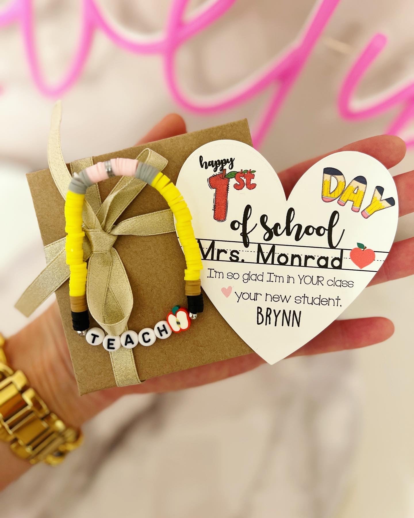 Back to School teacher gift! Happy First day of school teacher gift! I'm so glad I'm going to be in your class! Bracelet, card box+ribbon!