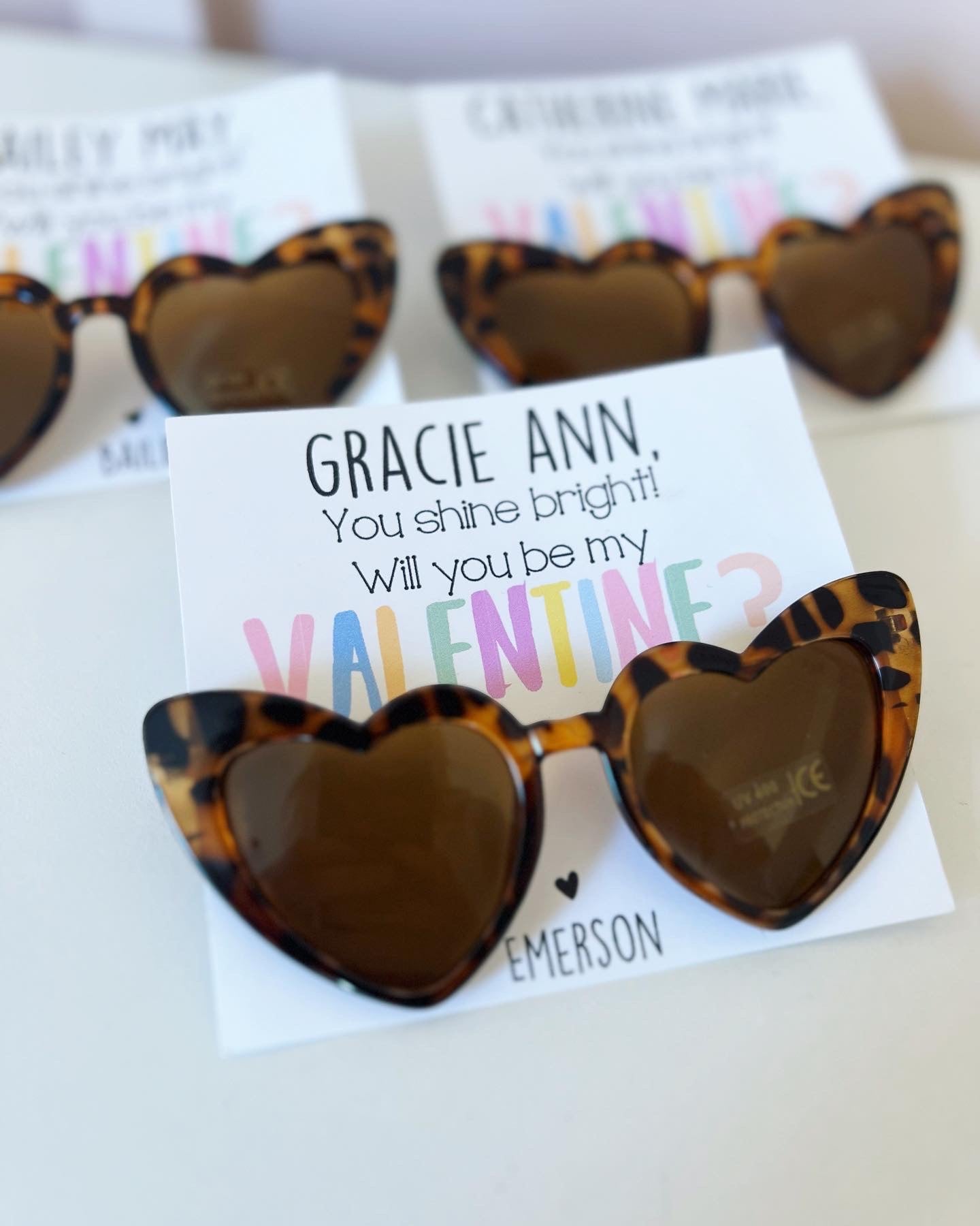 小物 HEART LOGO SUNGLASSES BROWN Valentine's day kids heart sunglasses! – Love Leigh Gift Co.