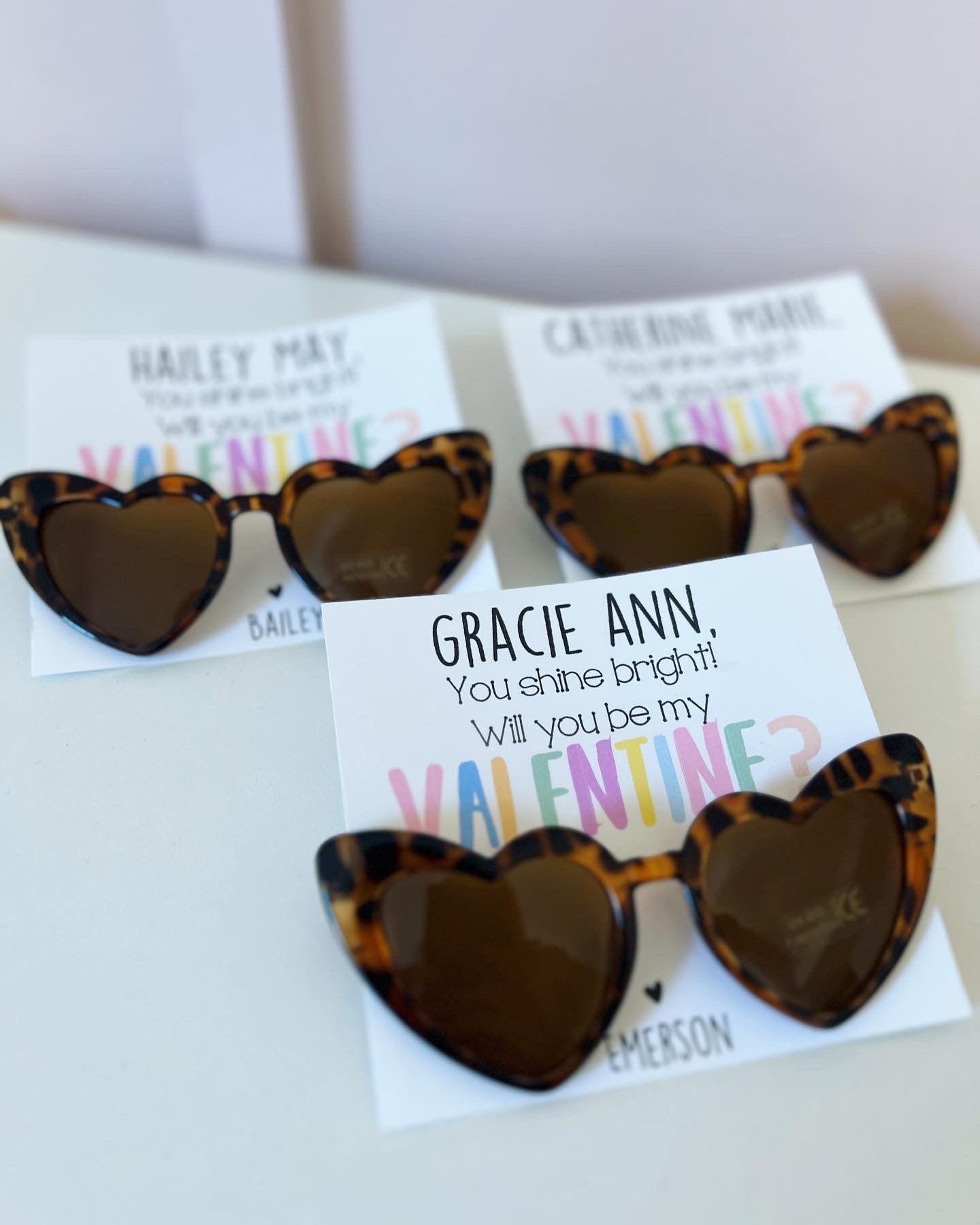 小物 HEART LOGO SUNGLASSES BROWN Valentine's day kids heart sunglasses! – Love Leigh Gift Co.